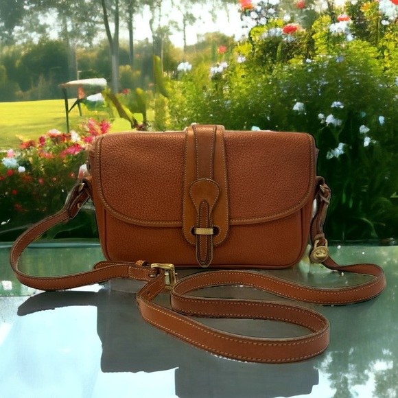 Dooney & Bourke Handbags - Vintage Dooney & Bourke 80s Vintage Essex Crossbody in English Tan Rust Color